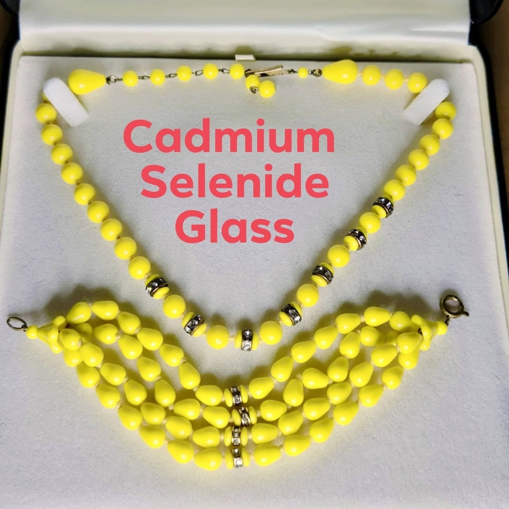Vtg Cadmium Glass UV Fluorescent Jewelry Set
